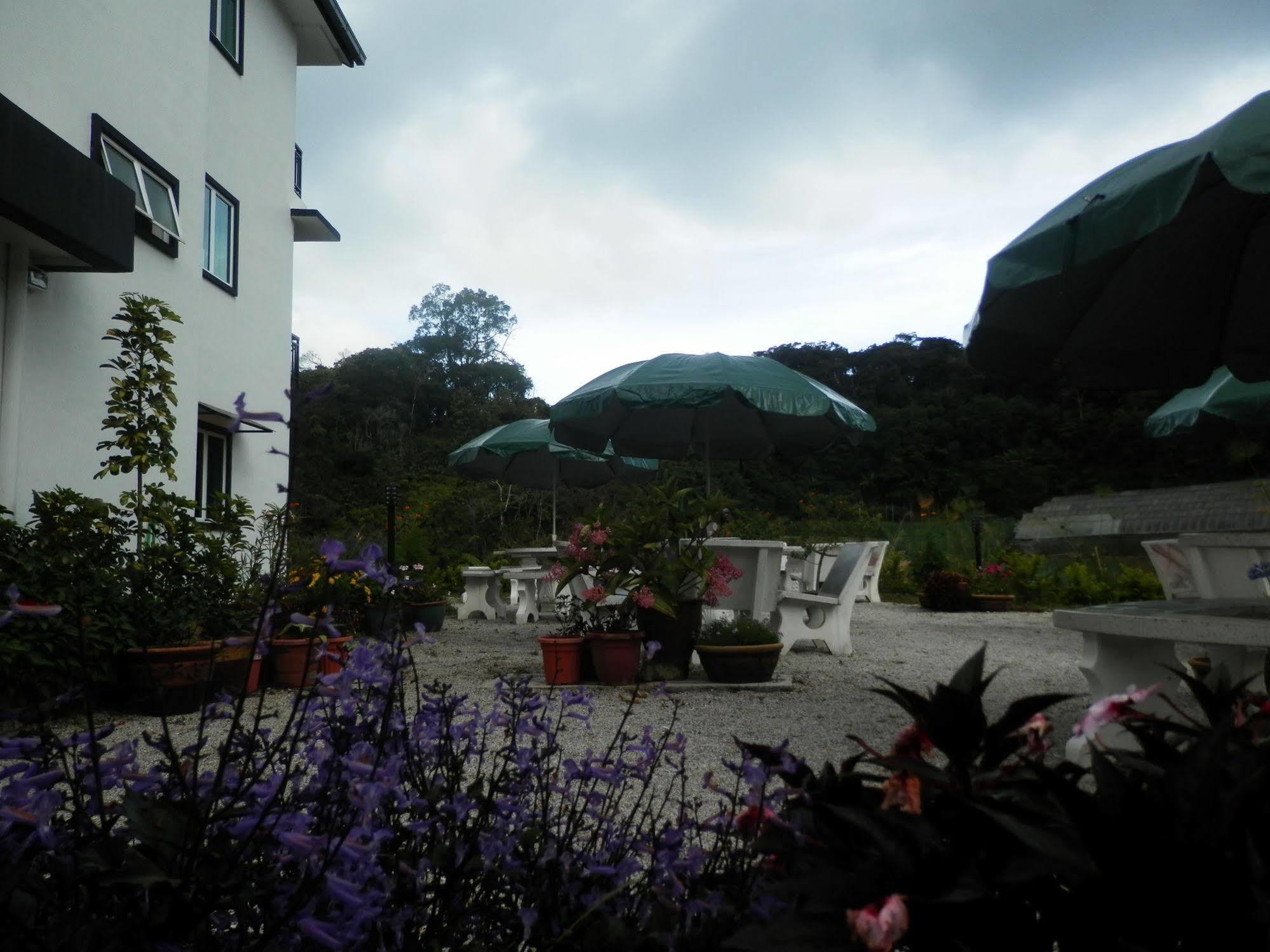Rovers Inn Cameron Highlands Exterior photo